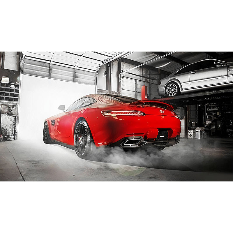 Frendorf | Rode Auto en Fabrieksmuur Muurdecoratie Vlekbestendige Wandkunst voor Autoschop