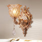 Frendorf | Amber Rattan Glas Floral Wandlamp Traditionele Een-Lampen Woonkamer Wandverlichting in Goud