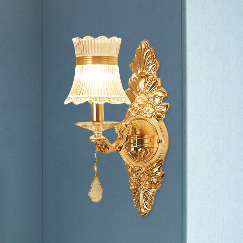 Frendorf | 1 Glühbirne Blume/Sektor Wandmontierte Lampe Traditionelle Klare Gerippte Glas Wandleuchte mit Gold Geschnitztem Arm