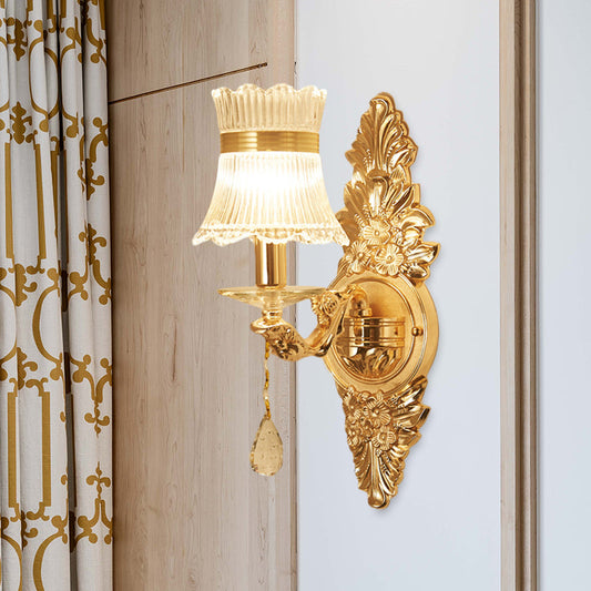 Frendorf | 1 Glühbirne Blume/Sektor Wandmontierte Lampe Traditionelle Klare Gerippte Glas Wandleuchte mit Gold Geschnitztem Arm