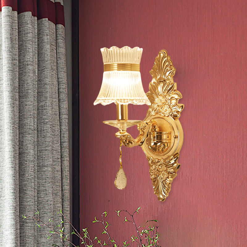 Frendorf | 1 Glühbirne Blume/Sektor Wandmontierte Lampe Traditionelle Klare Gerippte Glas Wandleuchte mit Gold Geschnitztem Arm