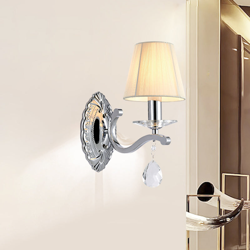 Frendorf | 1/2-Kopf Plissee Stoff Wandlicht Modernismus Beige Kegel Ecke Wandleuchte mit verchromtem gebogenem Arm