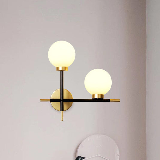 Frendorf | 2-Birnen Milchglas Wandleuchte Modern Schwarze Doppelte Kugel Wohnzimmer Wandlampe mit Kreuzdesign