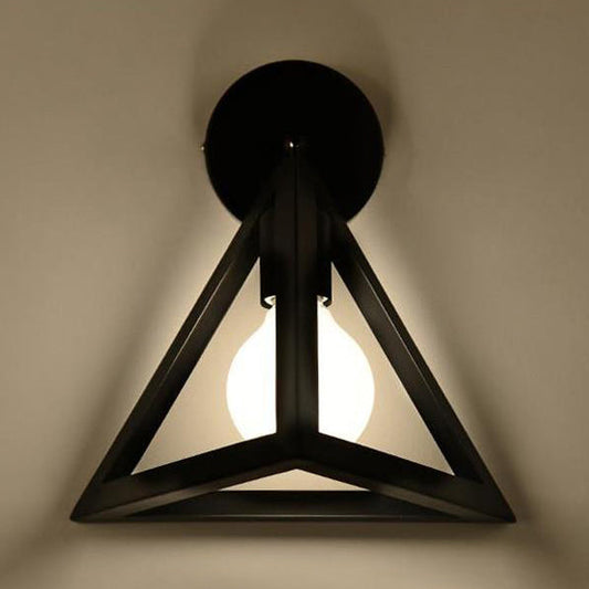Frendorf | Metalen Gevangen Wandlamp met Driehoek Shade Loftstijl 1 Licht Slaapkamer Wandlamp in Zwart