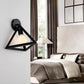 Frendorf | Metalen Gevangen Wandlamp met Driehoek Shade Loftstijl 1 Licht Slaapkamer Wandlamp in Zwart