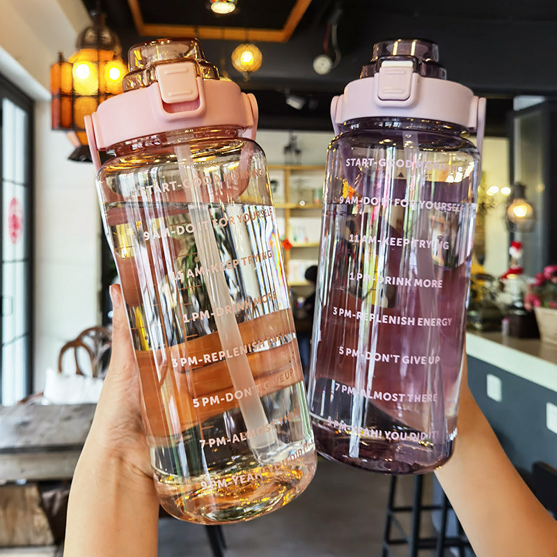 Großer Plastikbecher Tragbare Wasserflasche