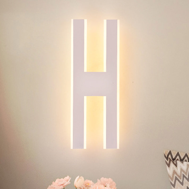 Frendorf | Alphabet Metall Wandlampe Modern LED Weiß/Schwarz Wandleuchten für Nachttische in Weiß/Warmlicht