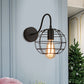 Frendorf | Industriell stilvoller Globus Käfig Wandbeleuchtung 1 Glühbirne Metall Wand Sconce Licht mit gebogenem Arm in Schwarz für Nachttisch