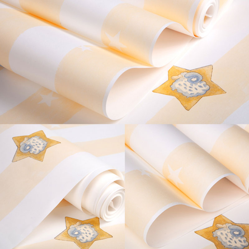 Frendorf | 33' x 20.5" Minimalistische Tapetenrolle für Kinderzimmer mit Cartoon-Stern- und Streifendessin in sanften Farben