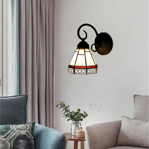 Frendorf | Glas Kegel Wandlamp met Gebogen Arm 1 Peertje Tiffany Klassieke Wandlamp in Beige voor Eetkamer