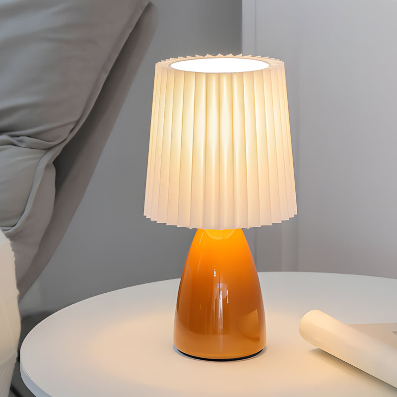 Frendorf | LumiElegance – Moderne Tischlampe mit plissiertem Stoffschirm