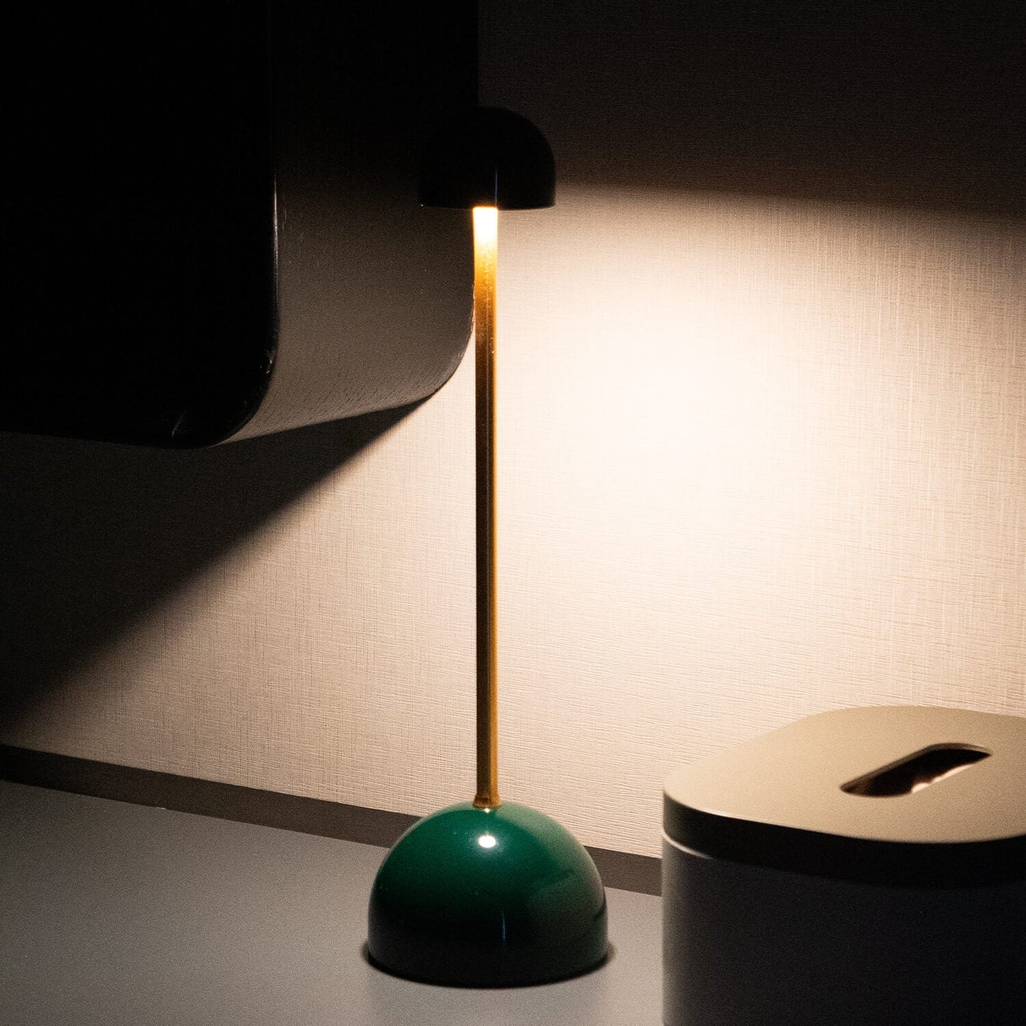 Frendorf | Soluna Minimalistische Drahtlose LED-Schreibtischlampe – Weiches, umgebendes Licht