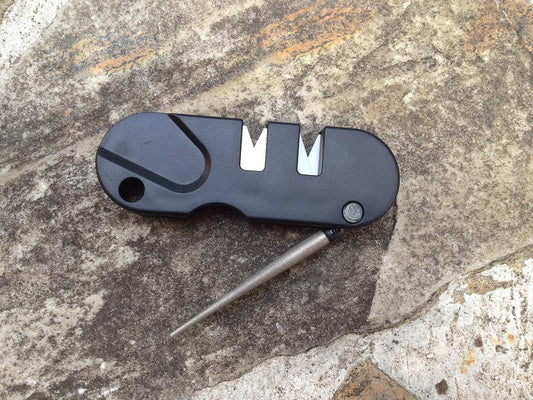 Frendorf | 3-in-1 Tragbarster Messerschärfer Mit Wolfram Diamant Keramik Für Stahl- & Keramikmesser