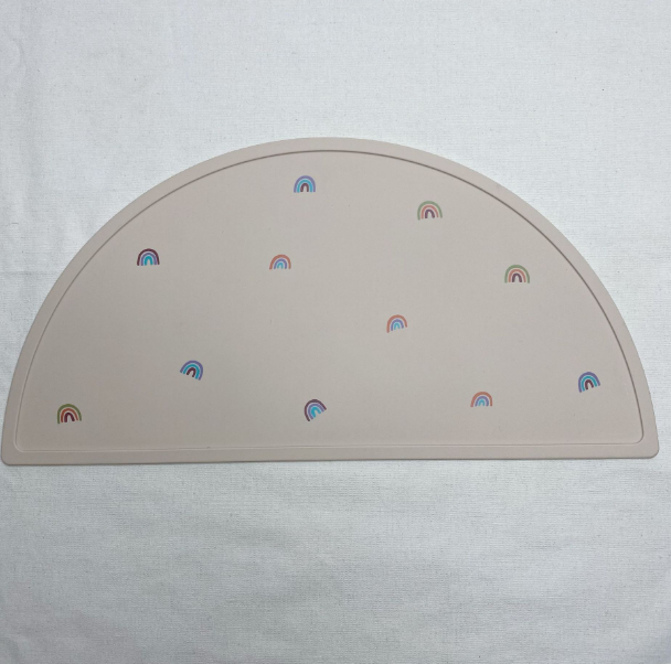 Frendorf | Silikon Platzset für Kinder – Rutschfeste Tischunterlage in Halbmondform