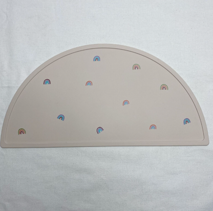 Frendorf | Silikon Platzset für Kinder – Rutschfeste Tischunterlage in Halbmondform