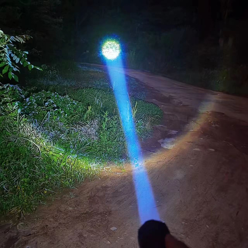 Frendorf | BlazeBeam - Kompakte taktische LED Taschenlampe
