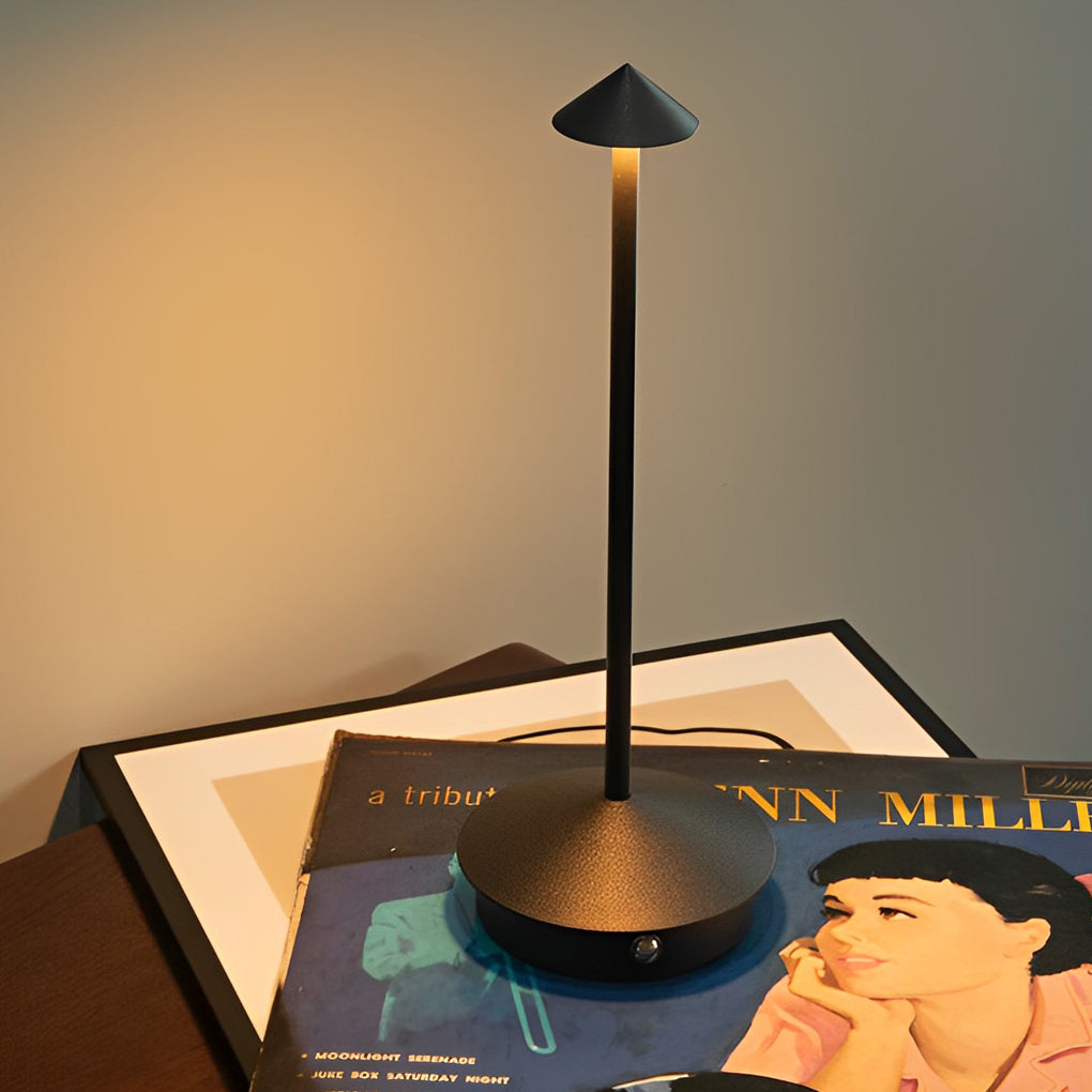 Pina Pro - Stilvolle Dimmbare USB Tischlampe