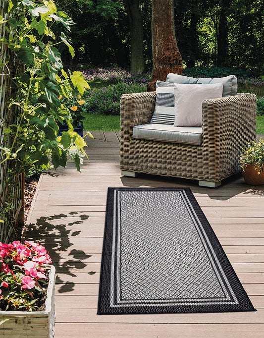 Jardin Indoor/Outdoor Bordered Runner Teppich, Schwarz, 2'X5',