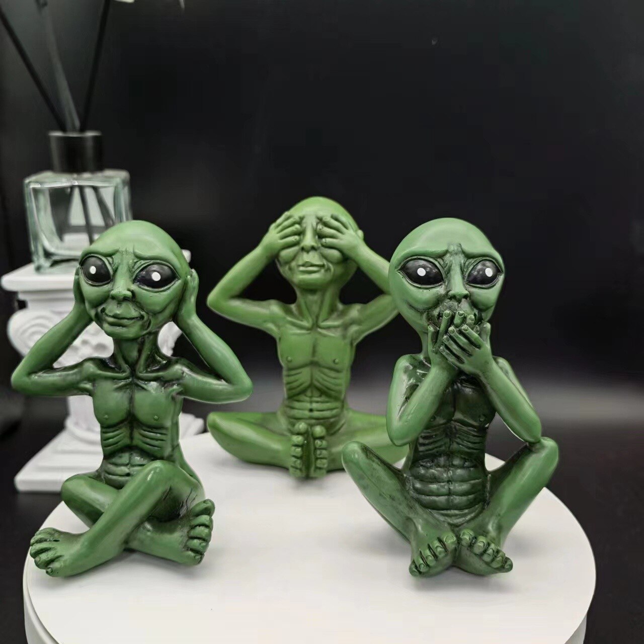 Alien Statue Outdoor Space Alien Ornament Garten Harz Statue Figur Figur Home Dekoration Garten Hof Dekoration Miniaturen