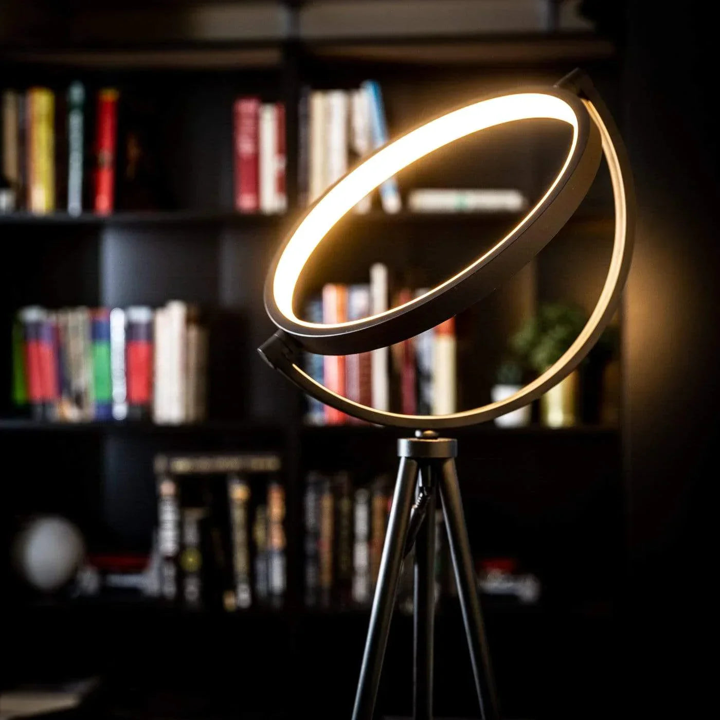 Frendorf | HaloLux Stehlampe mit LED | Modernes Design | Stimmungsvolle Beleuchtung für Zuhause und Büro