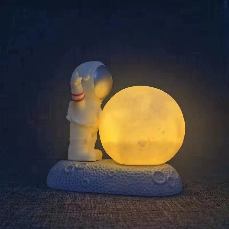 Frendorf | Astronaut Auf Dem Mond Nachtlicht