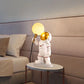 Frendorf | CosmoGlow™ Astronaut LED Tischlampe | Stimmungslicht für Weltraum-Fans | Dekoleuchte für Zuhause & Büro