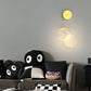 Zeitgenössische nordische Astronauten-Mond-Sterne-Muster-Acryl-Eisen-LED-Wandleuchte für das Wohnzimmer