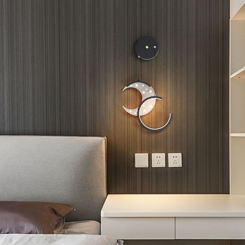 Zeitgenössische nordische Astronauten-Mond-Sterne-Muster-Acryl-Eisen-LED-Wandleuchte für das Wohnzimmer