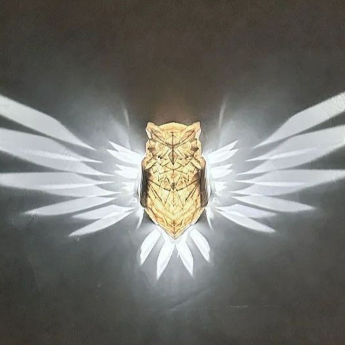 Zeitgenössische kreative 3D-gedruckte Uhu-Kunststoff-LED-Wandlampe für das Wohnzimmer