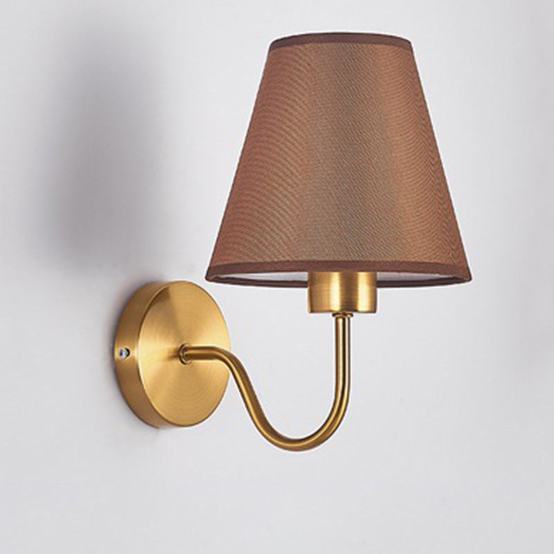 Zeitgenössische nordische runde gebogene Stangen-Eisen-Stoffschirm 1-Licht Wandleuchte Lampe für Wohnzimmer