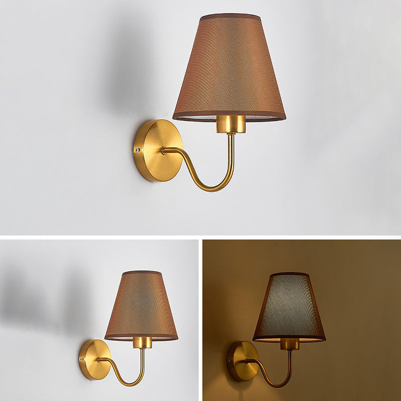 Zeitgenössische nordische runde gebogene Stangen-Eisen-Stoffschirm 1-Licht Wandleuchte Lampe für Wohnzimmer