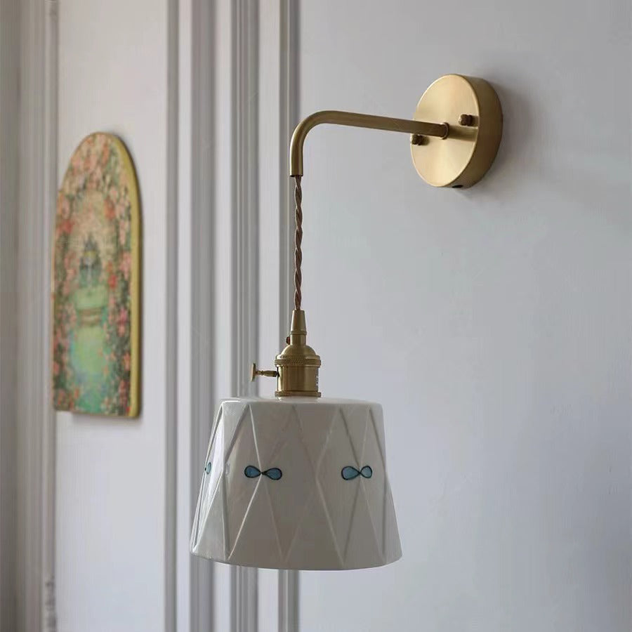 Traditionelle chinesische runde Bogen Diamant Druck Keramik Schirm Messing 1-Licht Wand Leuchte Lampe für Schlafzimmer
