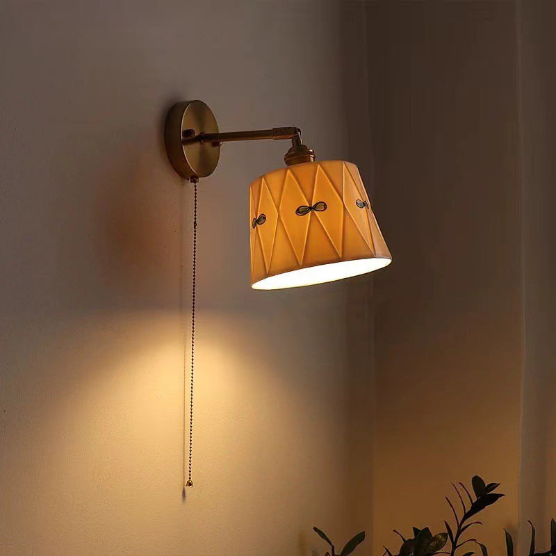 Traditionelle chinesische runde Bogen Diamant Druck Keramik Schirm Messing 1-Licht Wand Leuchte Lampe für Schlafzimmer