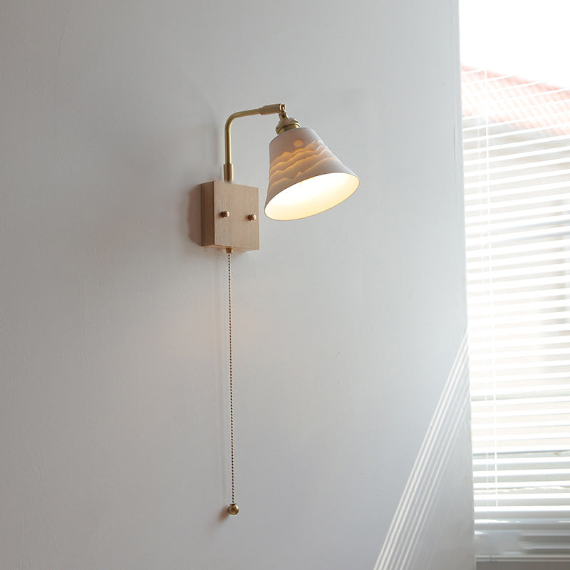 Traditionelle japanische drehbare gerade Stangen-Glo be runde Tasse Form Holz Kupfer Keramik 1-Licht Wandlampe für Wohnzimmer