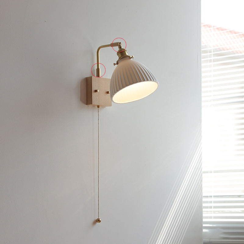 Traditionelle japanische drehbare gerade Stangen-Glo be runde Tasse Form Holz Kupfer Keramik 1-Licht Wandlampe für Wohnzimmer