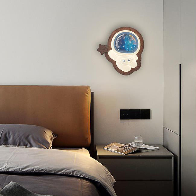 Zeitgenössische Kreative Astronaut Holzbasis PE-Schirm LED Wandleuchte Lampe für Schlafzimmer