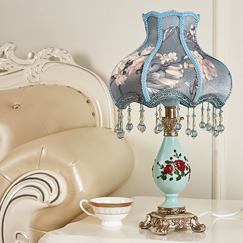 Frendorf | Vasora Europäische Tischlampe | Traditionelles Design | Vase aus Harz | Stoffschirm | Schlafzimmerbeleuchtung