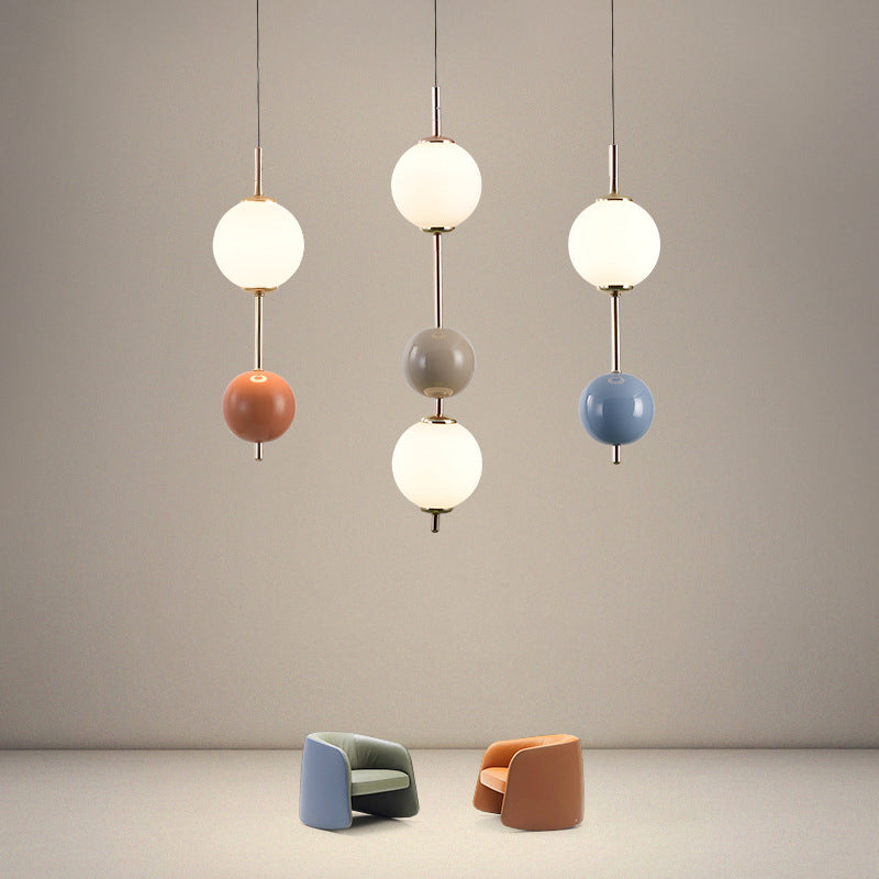 Moderne Minimalistische Eisen Kandierte Hagebutten Bunte Ball LED Pendelleuchte Für Schlafzimmer