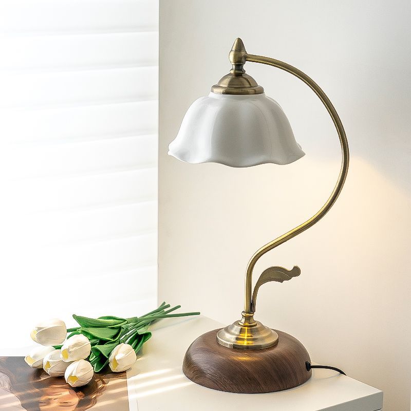 Frendorf | FloraArc Retro Tischlampe | Blumenmuster | Eisen, Glas & Keramik | 1 Licht | Stilvoll für Schlafzimmer