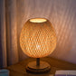Frendorf | Bamboro Japanisches Design Tischlampe | Handgefertigte Bambus-Weberei | Holz & Metall | Schlafzimmerbeleuchtung