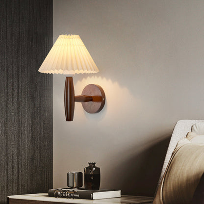 Traditioneller chinesischer plissierter Regenschirm Stoff Schatten Holz 1-Licht Wandlampe für das Wohnzimmer