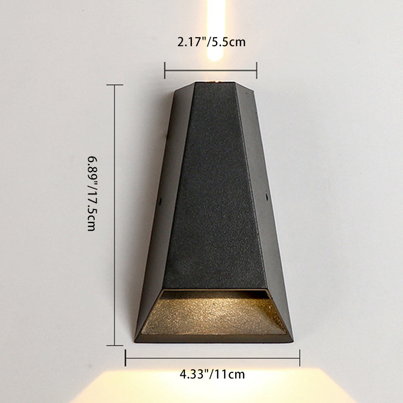 Moderne minimalistische Aluminium trapezförmige Auf- und Abwärts beleuchtete LED Außenwandlampe für Garten