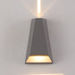 Moderne minimalistische Aluminium trapezförmige Auf- und Abwärts beleuchtete LED Außenwandlampe für Garten