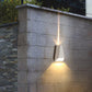 Moderne minimalistische Aluminium trapezförmige Auf- und Abwärts beleuchtete LED Außenwandlampe für Garten