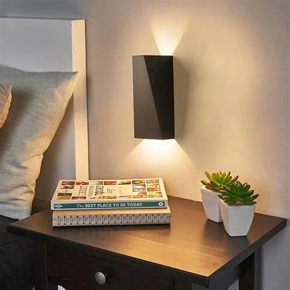 Moderner minimalistischer Aluminium Up- und Down beleuchteter LED Wandleuchtenlampe für den Außenbereich Patio