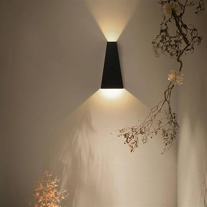 Moderner minimalistischer Aluminium Up- und Down beleuchteter LED Wandleuchtenlampe für den Außenbereich Patio