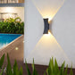 Moderne minimalistische gebogene Aluminium Auf- und Abwärts beleuchtete LED wasserdichte Wandleuchte für den Außenbereich Terrasse