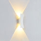 Moderne minimalistische gebogene Aluminium Auf- und Abwärts beleuchtete LED wasserdichte Wandleuchte für den Außenbereich Terrasse