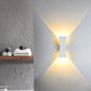 Moderne minimalistische gebogene Aluminium Auf- und Abwärts beleuchtete LED wasserdichte Wandleuchte für den Außenbereich Terrasse