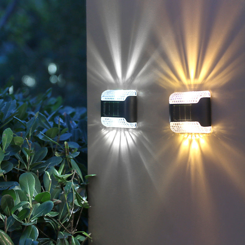 Zeitgenössische industrielle Solar rechteckige ABS Auf- und Abwärts beleuchtete LED Außenwandlampe für den Garten